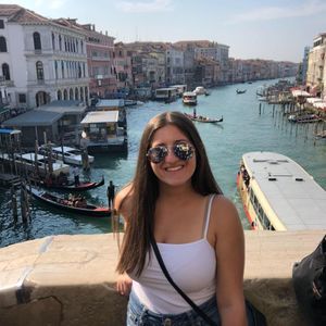 Meet your Posher, Daniela